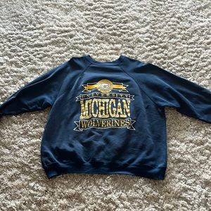 Michigan crew neck size XL